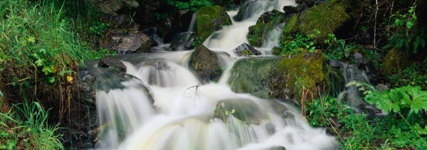 山间流水