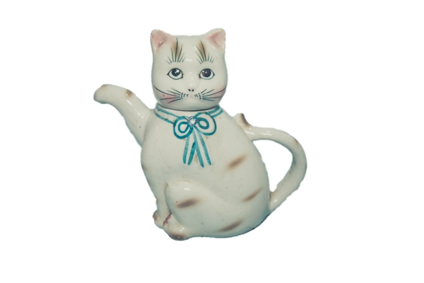 一个瓷器小猫