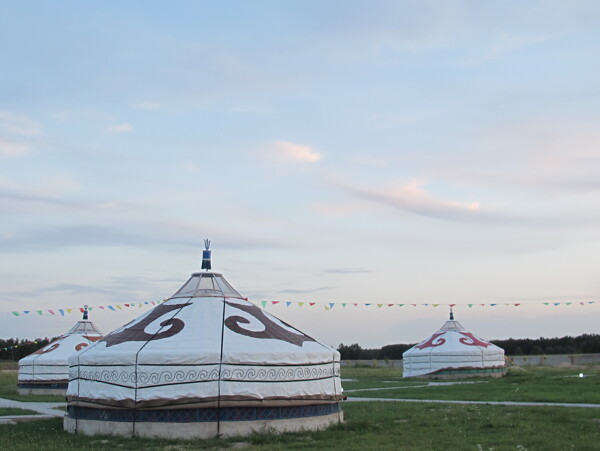 草原清晨蒙古包图片