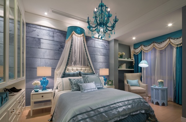 现代时尚卧室蓝色床罩室内装修效果图
