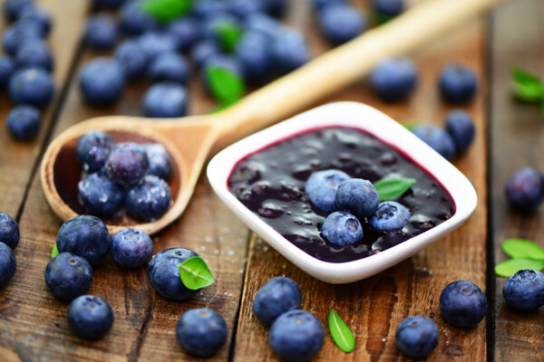 蓝莓和蓝莓果酱图片