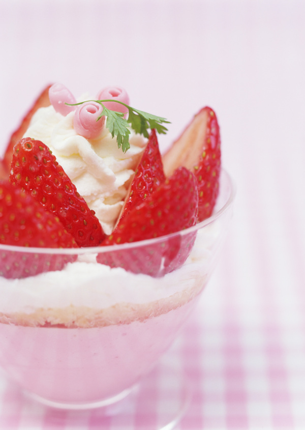清凉一夏草莓白雪甜甜