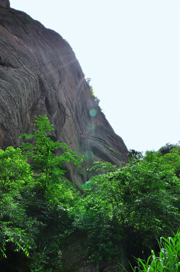 高山石壁