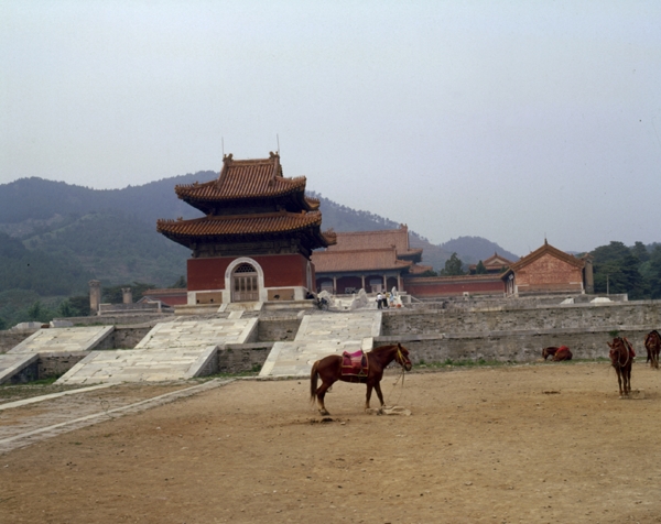 北京皇家园林清十三陵建筑图片远山马匹