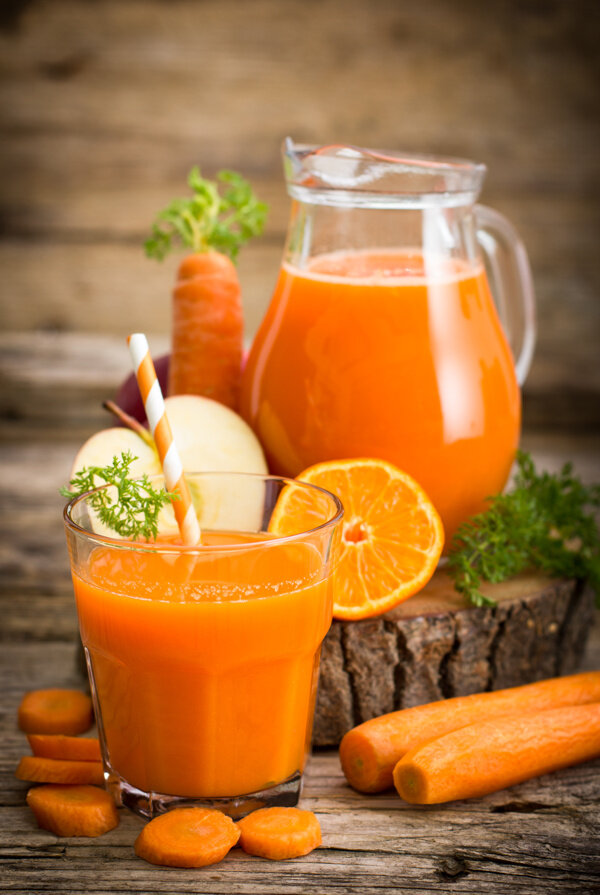 橙子汁与胡萝卜汁