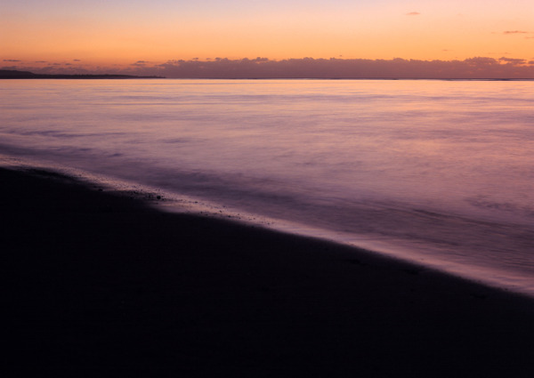 夕阳下海滩图片