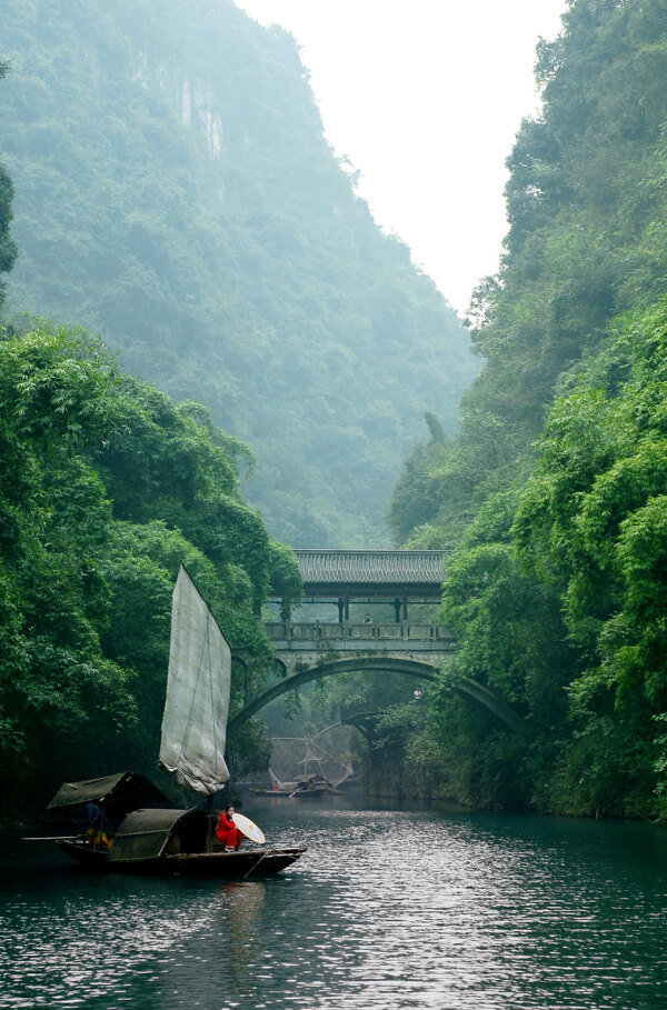 山峡人家图片