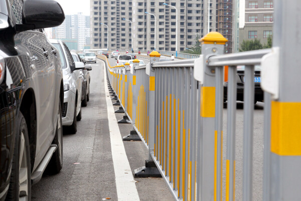 城市道路交通摄影之护图片