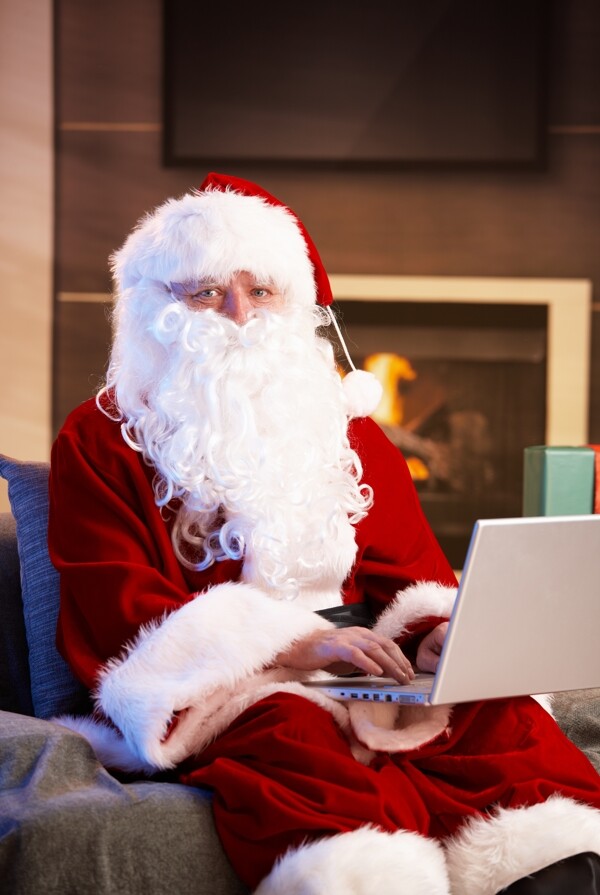 打电脑的圣诞老人图片