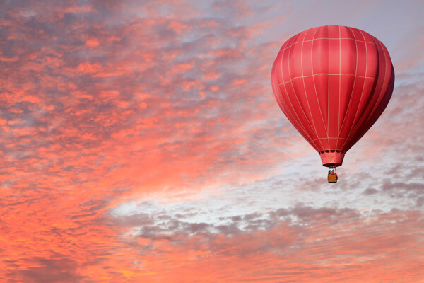 红色天空与热气球图片