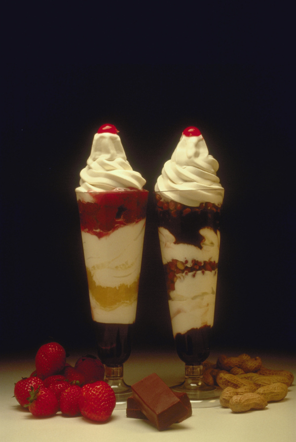 雪糕甜筒冰激凌图片