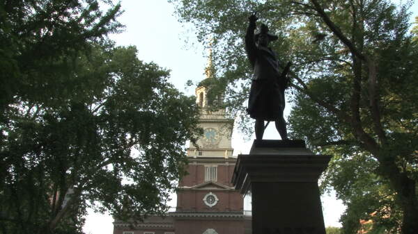 巴里的雕像在独立大厅前股票视频视频免费下载