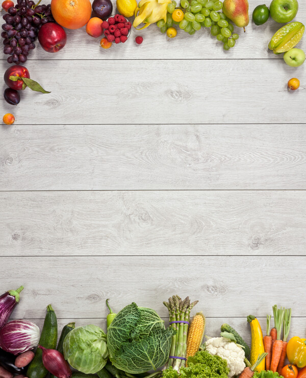 木板上的蔬菜水果图片