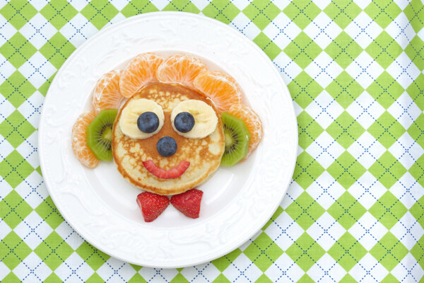 创意小丑水果煎饼图片