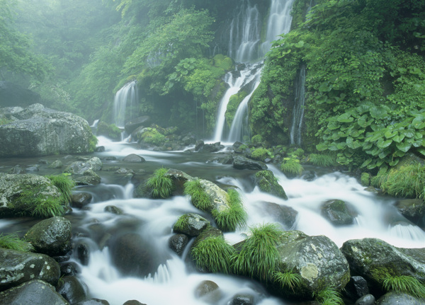 青山绿水河流图片