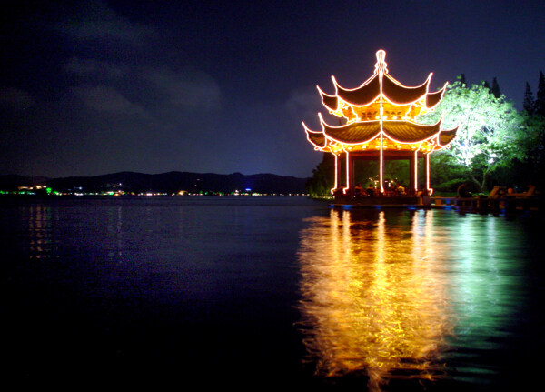 西湖夜景图片