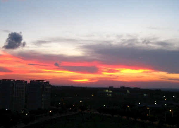 湛江海洋大学傍晚火烧云图片