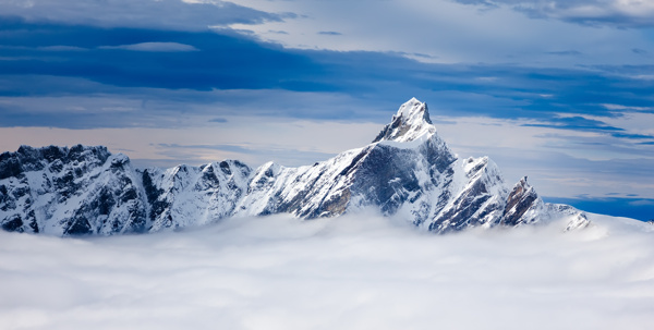 雪山顶部景色