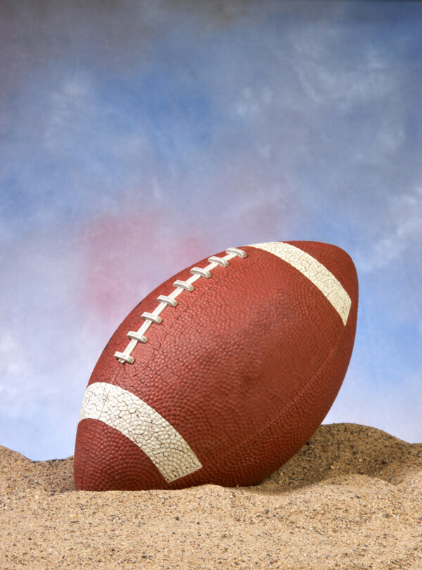 砂子里的橄榄球图片