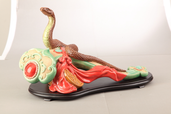 2013蛇年雕像图片
