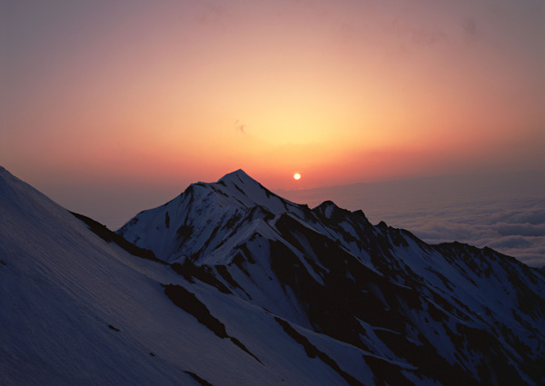 雪山与夕阳