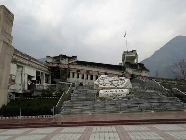 汶川地震纪念碑图片