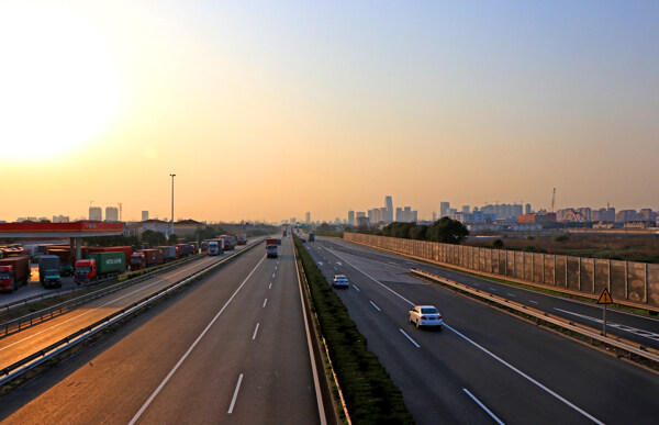 高速公路夕阳