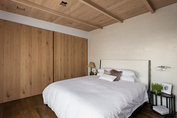 简约卧室木质墙壁装修效果图