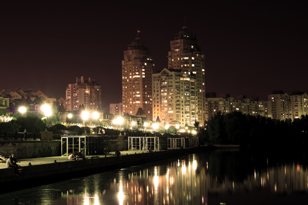 夜景高楼上的灯光