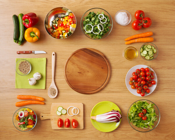 菜板与新鲜蔬菜图片