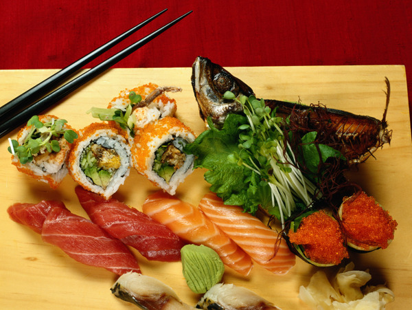 日式寿司生鱼片摄影图