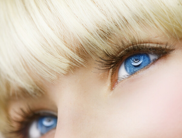金发美女的蓝眼睛图片