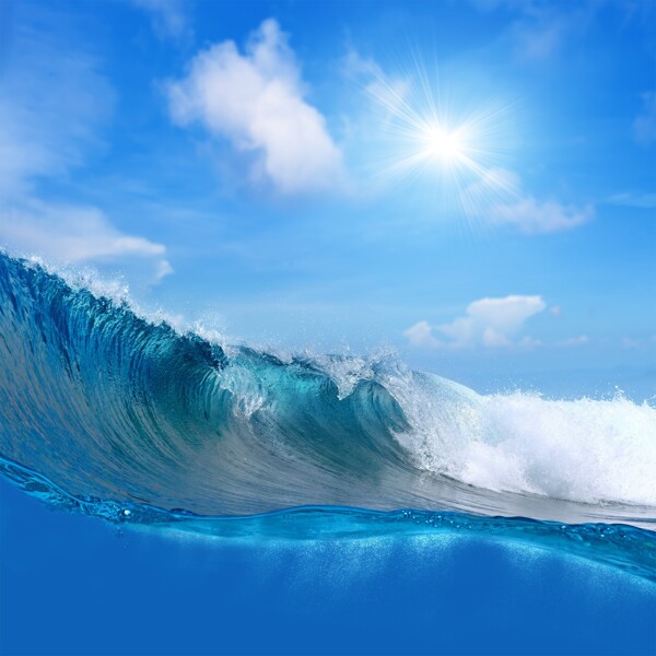 蓝天白云与巨浪浪花图片
