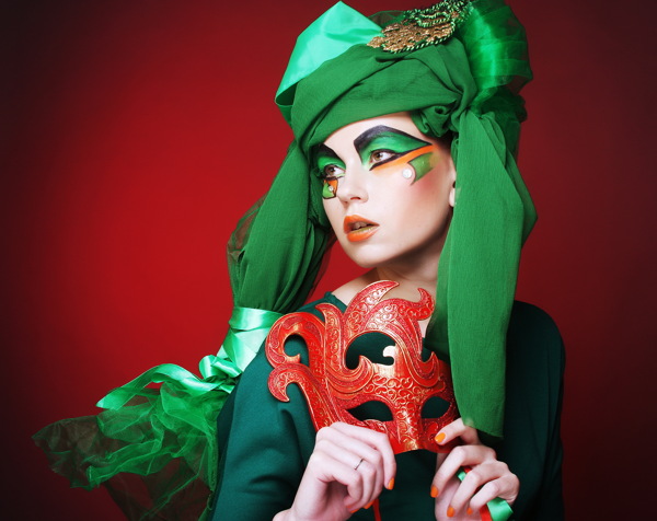 绿色头巾的女人图片