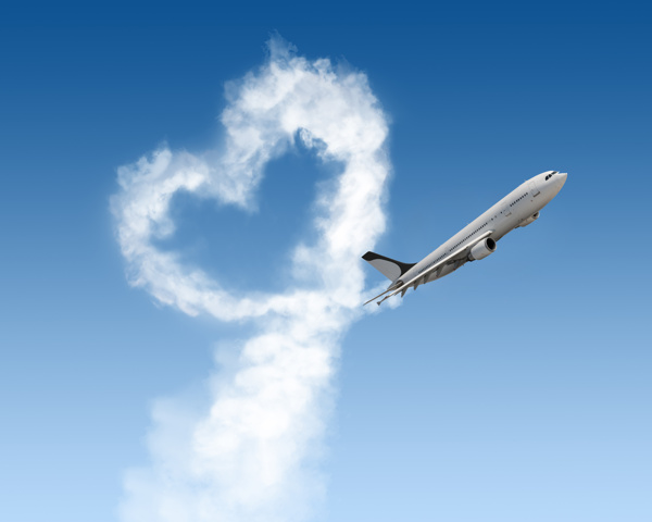爱心云朵与飞机图片