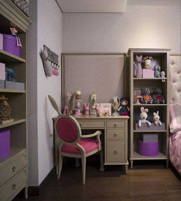 美式粉色卧室梳妆台设计图