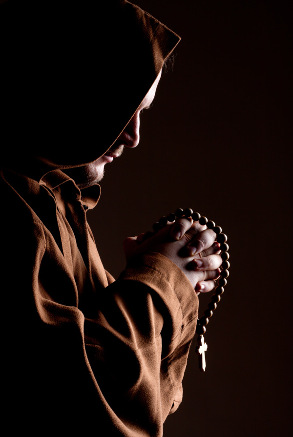 祈祷的牧师图片