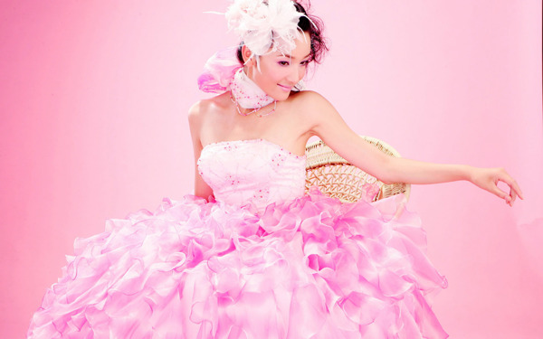 粉色新娘图片