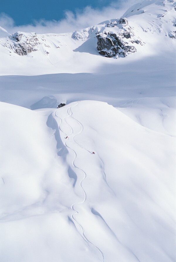 高山划雪远景摄影图片图片