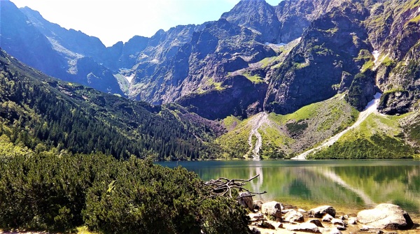 远山谷之湖