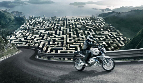 迷宫与摩托车图片