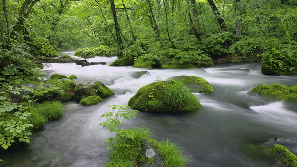 山间溪水