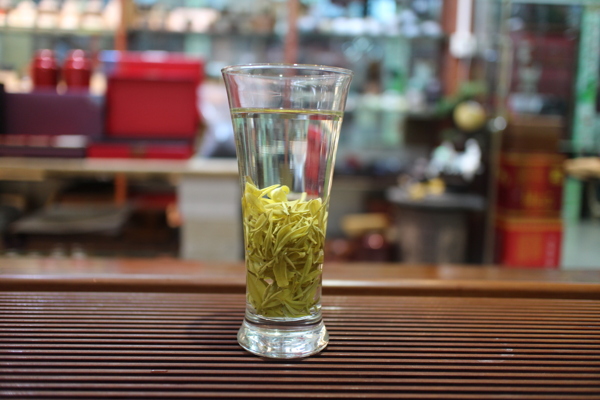 茶叶玻璃杯黄金芽绿茶
