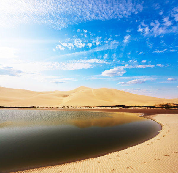 沙漠荒漠湖水湖泊图片