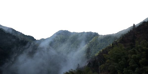 云雾缭绕的绵延起伏陡峭的大山