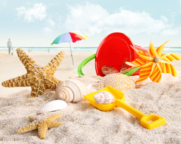 沙滩上的海星与玩具