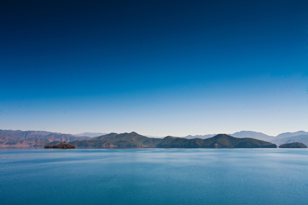 泸沽湖山水风光图片