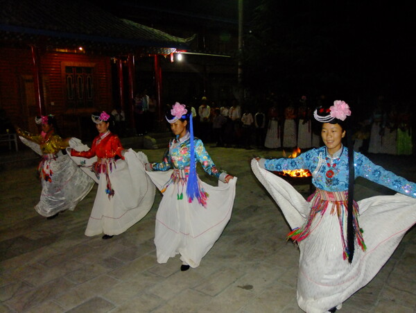 泸沽湖舞蹈图片