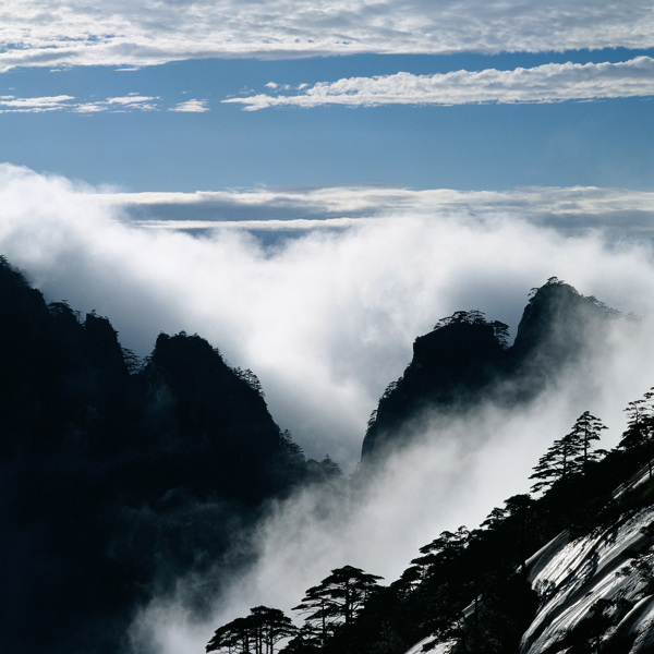 高山云雾景色图片