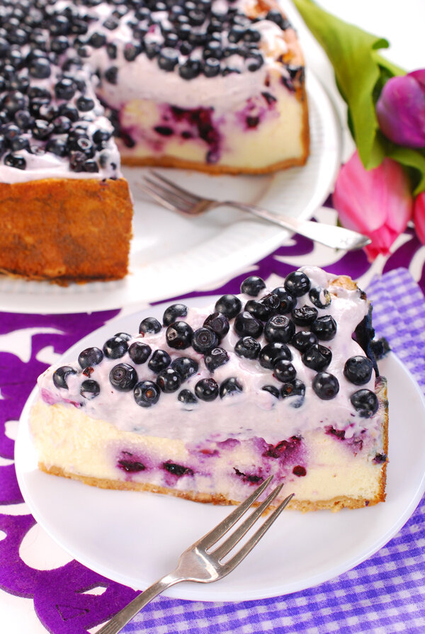 蓝莓蛋糕和叉子